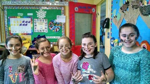 		                                
		                                		                            	                            	
		                            <span class="slider_description">Could learning about Israel get any more fun?  4th graders try out some mud from the Dead Sea as they learn about our Jewish homeland.</span>
		                            		                            		                            